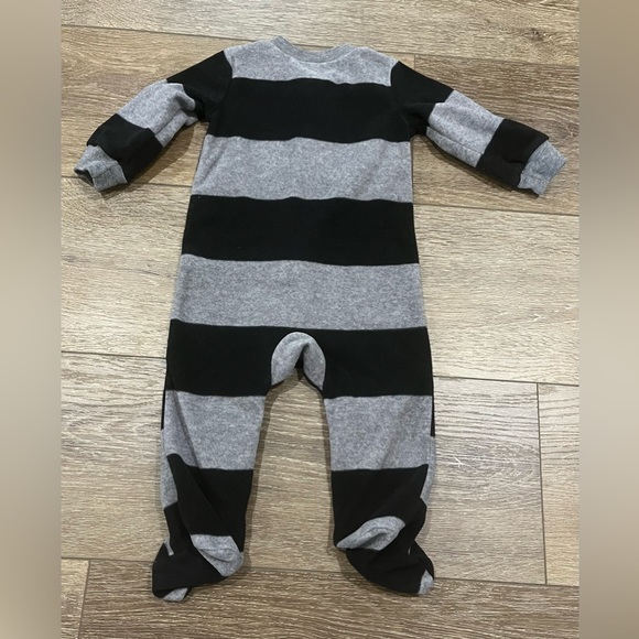 Boys’ Carter’s pajama bundle boys 9 month pajamas 2 pairs pajamas - Picture 8 of 9